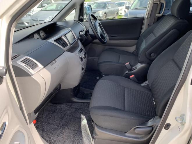 ヴォクシー2.0Z煌? 4WD 4WD 2000 5Dr