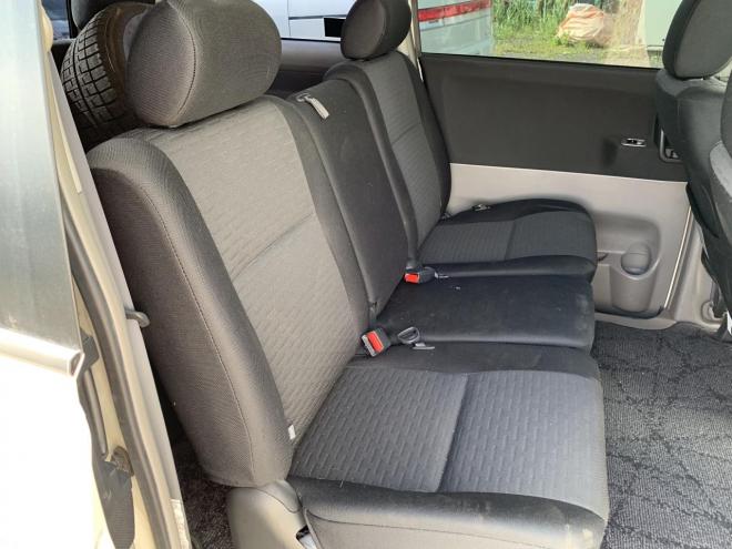 ヴォクシー2.0Z煌? 4WD 4WD 2000 5Dr