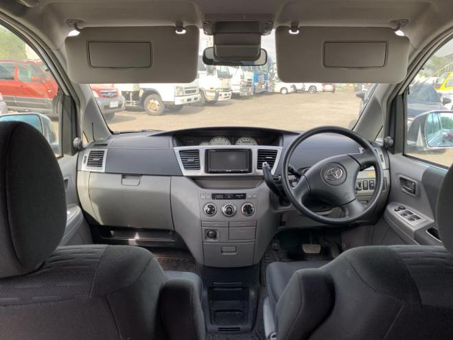 ヴォクシー2.0Z煌? 4WD 4WD 2000 5Dr