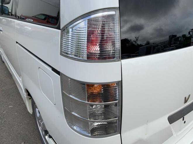 ヴォクシー2.0Z煌? 4WD 4WD 2000 5Dr
