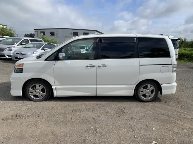 ヴォクシー2.0Z煌? 4WD 4WD 2000 5Dr