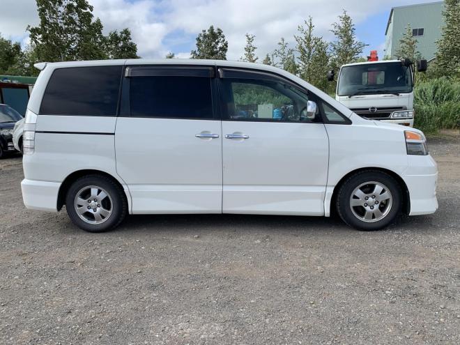 ヴォクシー2.0Z煌? 4WD 4WD 2000 5Dr