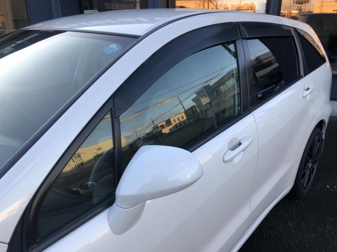 ストリームＸスタイリッシュエディションパッケージ　純正ＣＤナビ　バックカメラ　ＷＥＤＳレオニス１８インチ　ＨＩＤ　ＥＴＣ　レべライザ―　フロントガラス熱線　コーナーポール　タイミングチェーン　4WD 　カタログ燃費１３．８ｋｍ／Ｌ　1800 5Dr