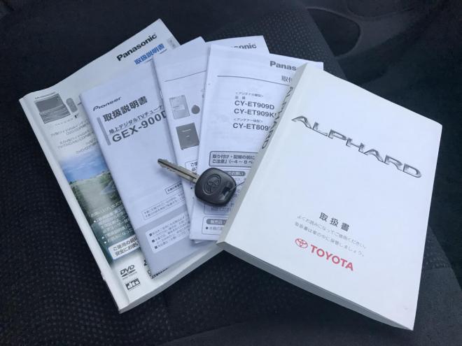 アルファードＡＳ　ストラーダＨＤＤナビ（ミュージックサーバー・ＤＶＤ再生可・フルセグＴＶ）　ＡＬＰＩＮＥフリップダウンモニター　Ｗサンルーフ　Ｂｅｒｓａｇｌｉｏ１９インチＡＷ　ローダウン　キャプテンシート　左パワースライドドア　　アイライン　オートライト　ＥＴＣ　ＨＩＤ　カタログ燃費9，4km/Ｌ　4WD 2400 5Dr