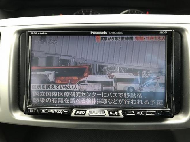 ヴォクシーＺ 煌き ストラーダＨＤＤナビ（ミュージックサーバー・地デジＴＶ・ＤＶＤ再生可）　バックカメラ　両側パワースライドドア　ステアリングシフト　ＬＹＺＥＲ15インチＡＷ　４ＷＤオートモード　タイミングチェーン　ＥＴＣ　ＨＩＤ　カタログ燃費13.2km/L　4WD 2000 5Dr