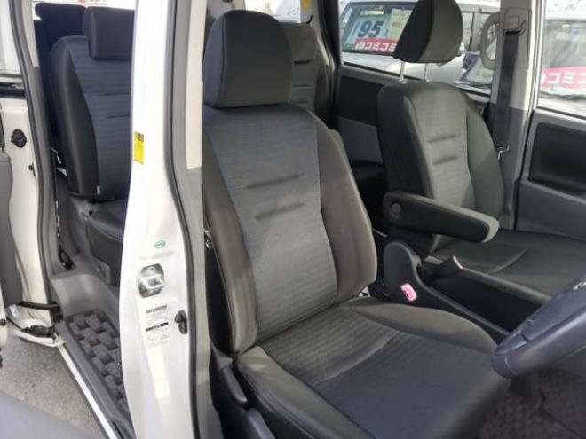 ヴォクシー2.0 ZS 4WD　本州仕入れ　左パワスラHDDナビ　フルセグ 2000 5Dr
