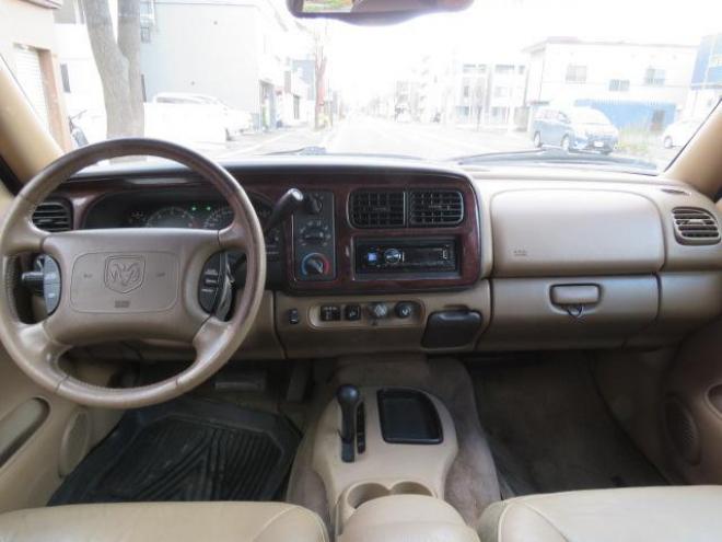 ダッジデュランゴ ５．９Ｌ　Ｖ８　マグナムエンジン　４ＷＤ　コラムＡＴ　レザー 4WD 5900 5Dr