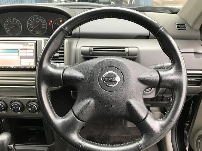エクストレイルX　カロッツェリアHDDナビ（ミュージックサーバー・フルセグTV）　バックカメラ　革シート　AUTO/LOCKモード　純正１７インチAW　タイミングチェーン　ETC　キーレス　カタログ燃費13.0km/L　4WD 2000 5Dr