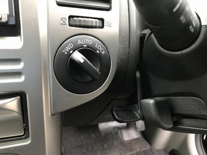 エクストレイルX　カロッツェリアHDDナビ（ミュージックサーバー・フルセグTV）　バックカメラ　革シート　AUTO/LOCKモード　純正１７インチAW　タイミングチェーン　ETC　キーレス　カタログ燃費13.0km/L　4WD 2000 5Dr