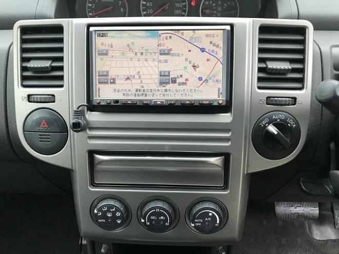 エクストレイルX　カロッツェリアHDDナビ（ミュージックサーバー・フルセグTV）　バックカメラ　革シート　AUTO/LOCKモード　純正１７インチAW　タイミングチェーン　ETC　キーレス　カタログ燃費13.0km/L　4WD 2000 5Dr