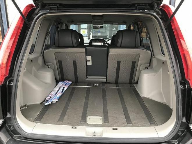 エクストレイルX　カロッツェリアHDDナビ（ミュージックサーバー・フルセグTV）　バックカメラ　革シート　AUTO/LOCKモード　純正１７インチAW　タイミングチェーン　ETC　キーレス　カタログ燃費13.0km/L　4WD 2000 5Dr