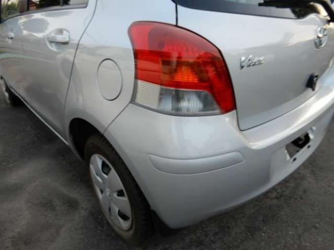 ヴィッツ1.3 F 4WD　 1300 5Dr