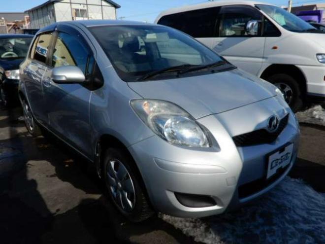 ヴィッツ1.3 F 4WD　 1300 5Dr