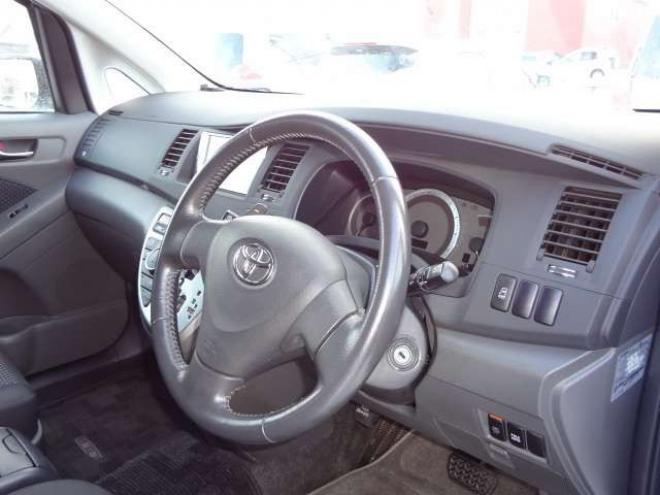 アイシス2.0 プラタナ 4WD　片側電動スライドドア 2000 5Dr