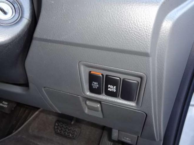 アイシス2.0 プラタナ 4WD　片側電動スライドドア 2000 5Dr