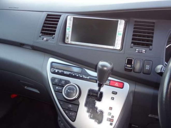 アイシス2.0 プラタナ 4WD　片側電動スライドドア 2000 5Dr