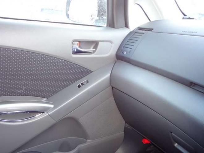 アイシス2.0 プラタナ 4WD　片側電動スライドドア 2000 5Dr