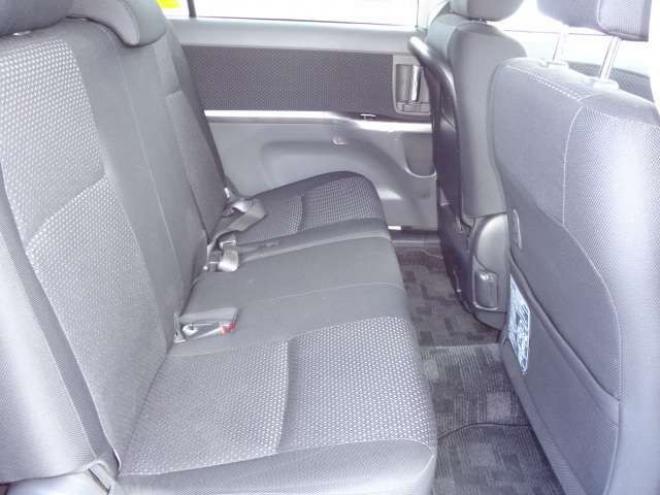 アイシス2.0 プラタナ 4WD　片側電動スライドドア 2000 5Dr