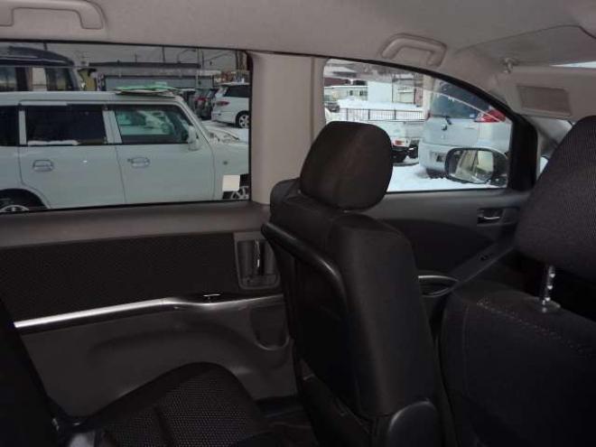アイシス2.0 プラタナ 4WD　片側電動スライドドア 2000 5Dr
