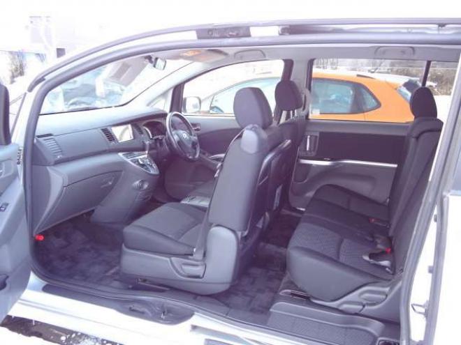 アイシス2.0 プラタナ 4WD　片側電動スライドドア 2000 5Dr