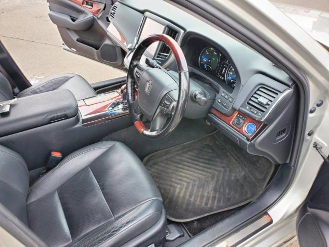 マジェスタFOUR 4WD 2500 4Dr