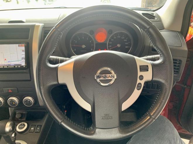 エクストレイル２０Ｘｔｔ ４ＷＤ　ナビ　バックカメラ　切り替え４ＷＤ　スマートキー　保証付 【自社ローン完備】 4WD 2000 5Dr