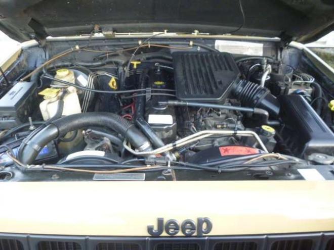 チェロキースポーツ 4WD　弊社オリジナルレトロカラーカスタム車 正規輸入車 4000