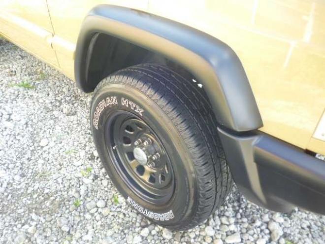 チェロキースポーツ 4WD　弊社オリジナルレトロカラーカスタム車 正規輸入車 4000