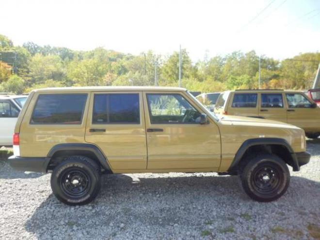 チェロキースポーツ 4WD　弊社オリジナルレトロカラーカスタム車 正規輸入車 4000