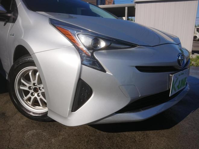 プリウスS　ワンオーナー車　ハイブリッド車　寒冷地仕様　純正SDナビ・TV　LEDヘッドライト　プッシュスタート　ワイパーデアイサー　ビルトインETC　 ステアリングスイッチ機能　オートライト機能　横滑り防止機能　純正１５インチAW＆夏タイヤ　社外１５インチAW＆冬タイヤ　カタログ燃費JC08モード　３４．０㎞/L　4WD 1800 5Dr