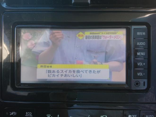 プリウスS　ワンオーナー車　ハイブリッド車　寒冷地仕様　純正SDナビ・TV　LEDヘッドライト　プッシュスタート　ワイパーデアイサー　ビルトインETC　 ステアリングスイッチ機能　オートライト機能　横滑り防止機能　純正１５インチAW＆夏タイヤ　社外１５インチAW＆冬タイヤ　カタログ燃費JC08モード　３４．０㎞/L　4WD 1800 5Dr