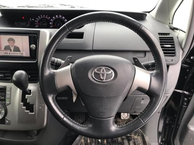 ノアＳｉ　４ＷＤ　純正シートカバー　ミラーウィンカー　アルミホイール　ＨＩＤヘッドライト　３列シート　フルフラットシート　ウォークスルー　キーレスエントリー　スマートキー 4WD 2000 5Dr