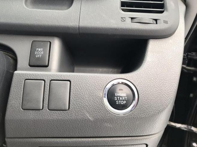 ノアＳｉ　４ＷＤ　純正シートカバー　ミラーウィンカー　アルミホイール　ＨＩＤヘッドライト　３列シート　フルフラットシート　ウォークスルー　キーレスエントリー　スマートキー 4WD 2000 5Dr