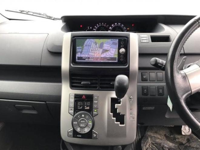 ノアＳｉ　４ＷＤ　純正シートカバー　ミラーウィンカー　アルミホイール　ＨＩＤヘッドライト　３列シート　フルフラットシート　ウォークスルー　キーレスエントリー　スマートキー 4WD 2000 5Dr