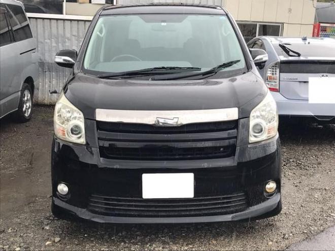 ノアＳｉ　４ＷＤ　純正シートカバー　ミラーウィンカー　アルミホイール　ＨＩＤヘッドライト　３列シート　フルフラットシート　ウォークスルー　キーレスエントリー　スマートキー 4WD 2000 5Dr