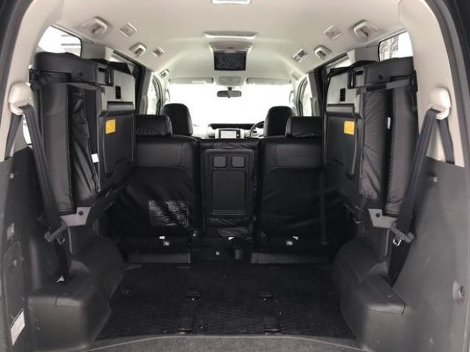 ノアＳｉ　４ＷＤ　純正シートカバー　ミラーウィンカー　アルミホイール　ＨＩＤヘッドライト　３列シート　フルフラットシート　ウォークスルー　キーレスエントリー　スマートキー 4WD 2000 5Dr