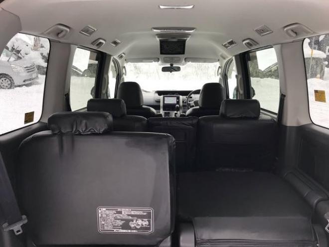 ノアＳｉ　４ＷＤ　純正シートカバー　ミラーウィンカー　アルミホイール　ＨＩＤヘッドライト　３列シート　フルフラットシート　ウォークスルー　キーレスエントリー　スマートキー 4WD 2000 5Dr