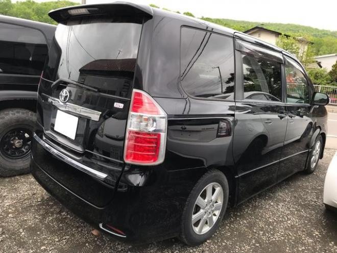 ノアＳｉ　４ＷＤ　純正シートカバー　ミラーウィンカー　アルミホイール　ＨＩＤヘッドライト　３列シート　フルフラットシート　ウォークスルー　キーレスエントリー　スマートキー 4WD 2000 5Dr