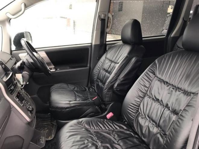 ノアＳｉ　４ＷＤ　純正シートカバー　ミラーウィンカー　アルミホイール　ＨＩＤヘッドライト　３列シート　フルフラットシート　ウォークスルー　キーレスエントリー　スマートキー 4WD 2000 5Dr