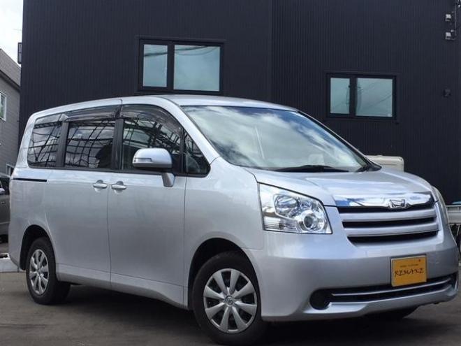 ノア４ＷＤ・５名乗車・貨物登録４ナンバー・ＴＶ・ナビ 4WD 2000 5Dr
