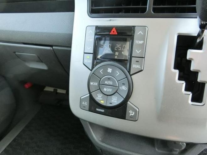 ノア４ＷＤ・５名乗車・貨物登録４ナンバー・ＴＶ・ナビ 4WD 2000 5Dr