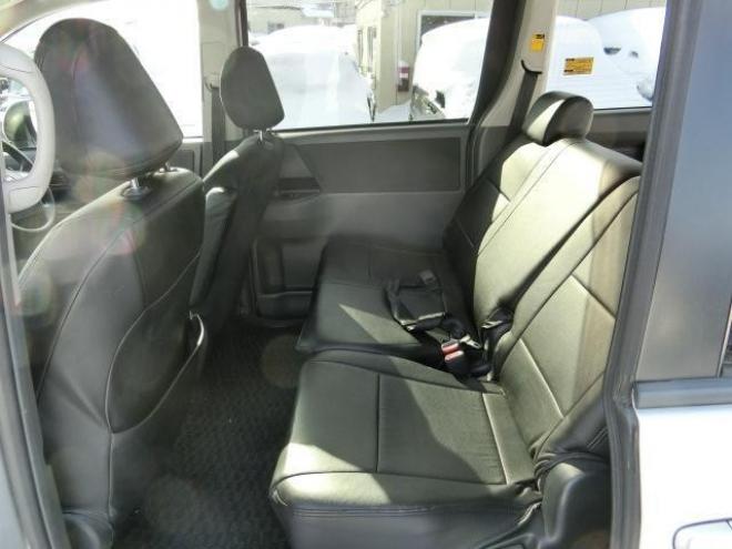 ノア４ＷＤ・５名乗車・貨物登録４ナンバー・ＴＶ・ナビ 4WD 2000 5Dr
