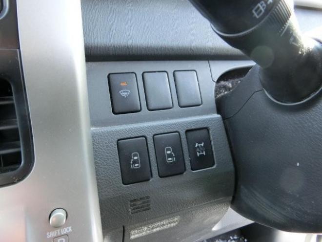 ノア４ＷＤ・５名乗車・貨物登録４ナンバー・ＴＶ・ナビ 4WD 2000 5Dr