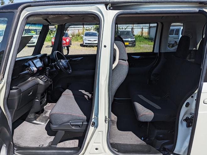 N-BOX+N.BOX+カスタム　Gターボ Aパッケージ　２トーンカラースタイル 4WD 660 5Dr