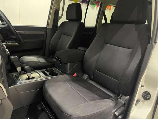 パジェロ3.2 ロング GR ディーゼルターボ 4WD　ナビ　フオグ　純正アルミ 3200