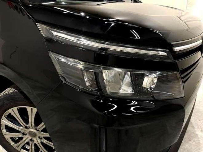 ヴォクシー2.0 X 4WD　電動スライドドア　HID　後席モニター 2000
