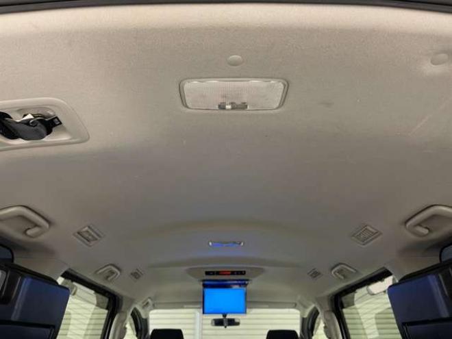ヴォクシー2.0 X 4WD　電動スライドドア　HID　後席モニター 2000