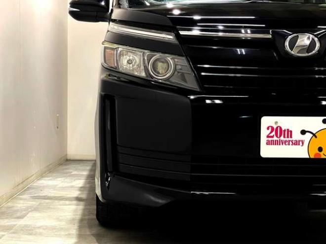 ヴォクシー2.0 X 4WD　電動スライドドア　HID　後席モニター 2000
