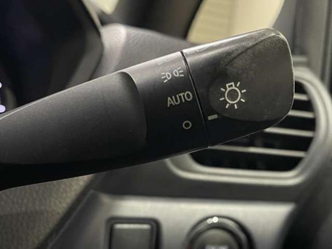 ヴォクシー2.0 X 4WD　電動スライドドア　HID　後席モニター 2000