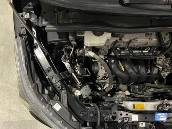 ヴォクシー2.0 X 4WD　電動スライドドア　HID　後席モニター 2000